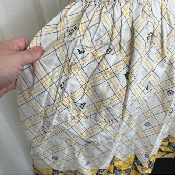 Vintage quilt pattern detail apron - Picture 2 of 6